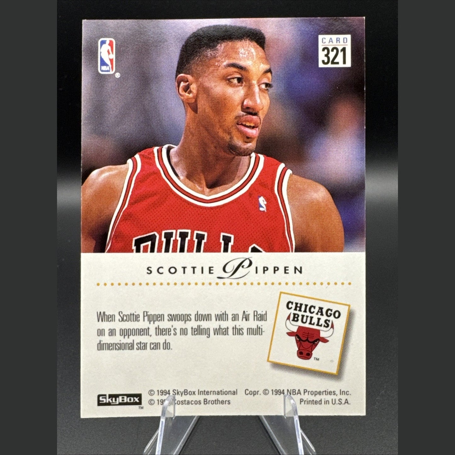 1994 SkyBox Premium #321 Scottie Pippen Air Raid