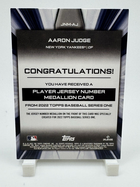 AARON JUDGE 2022 TOPPS SERIES 1 COMMEMORATIVE JERSEY NUMBER MEDALLION #JNM-AJ