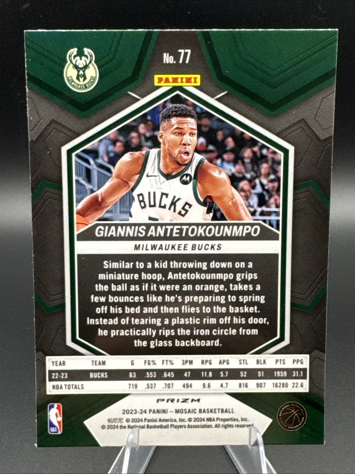 2023-24 Mosaic Giannis Antetokounmpo SILVER PRIZM #77 Milwaukee Bucks