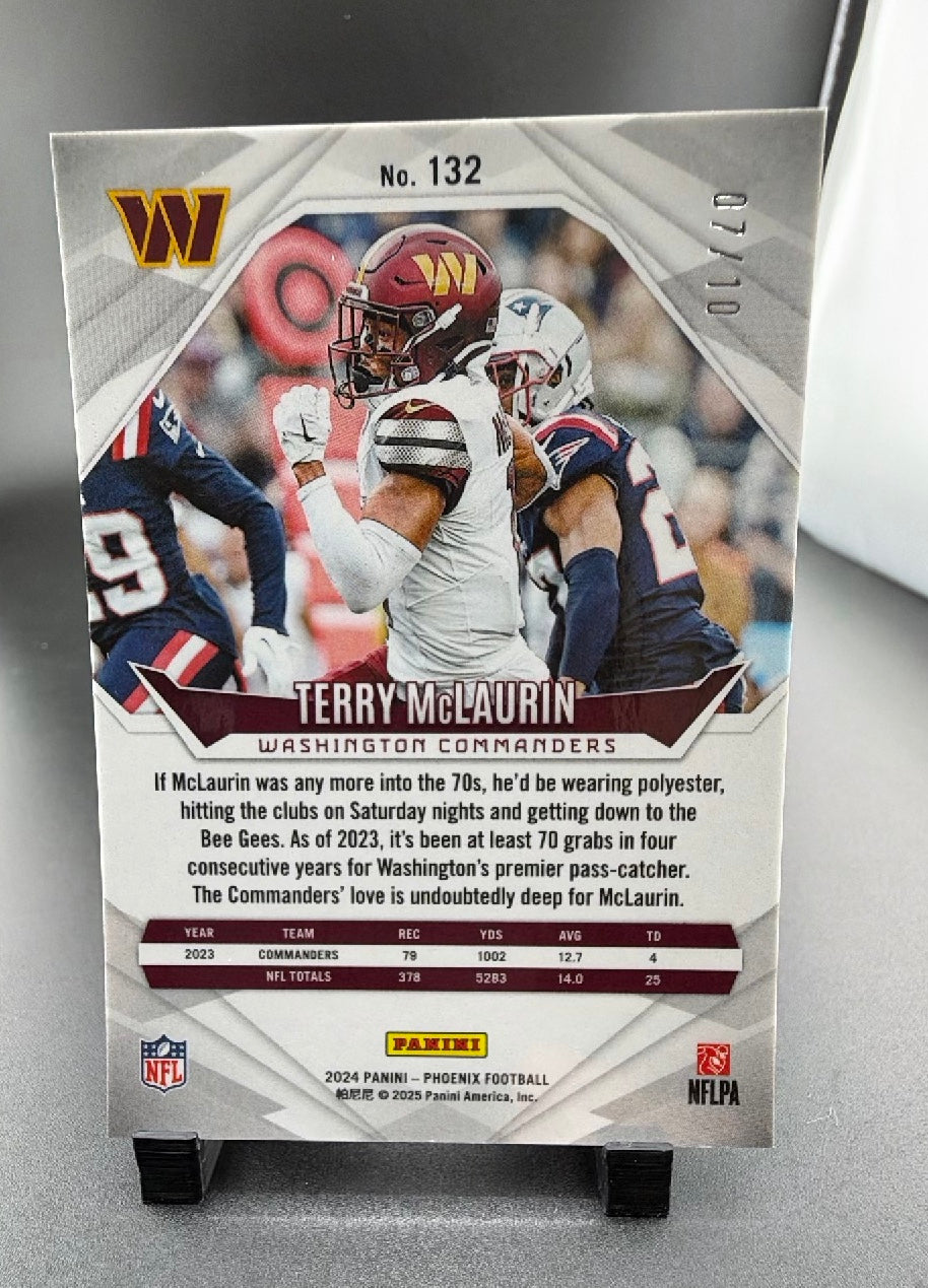 2025 Panini Phoenix Terry McLaurin #132 Gold Glitter /10