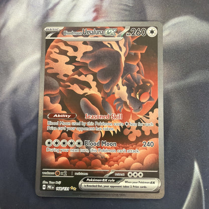Bloodmoon Ursaluna ex 168/131 Sv: Prismatic Evolutions Holo. Pk001557