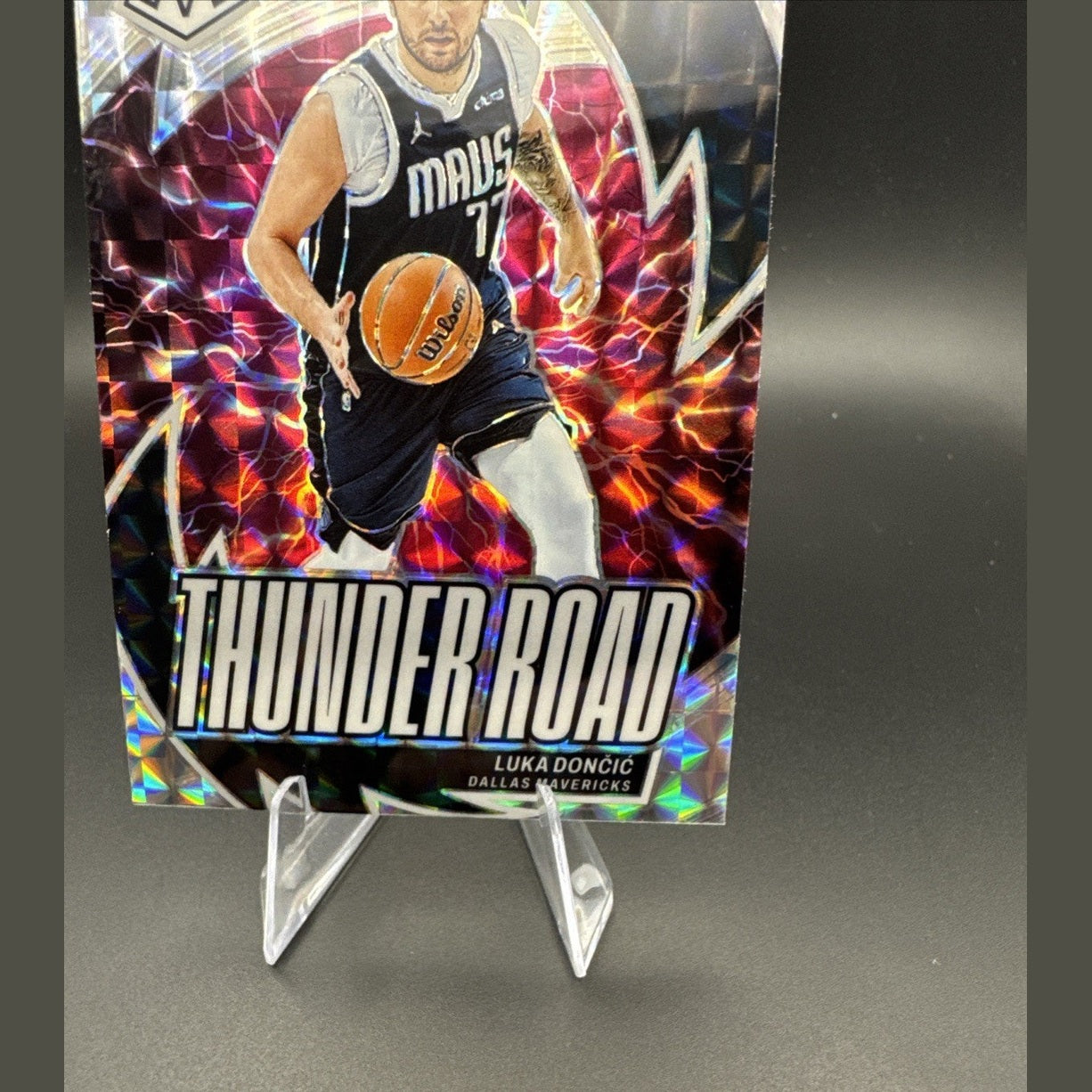 2023-24 Panini Mosaic - Thunder Road Luka Dončić Mosaic Prizm #20