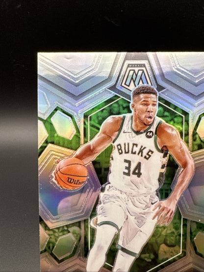 2023-24 Mosaic Giannis Antetokounmpo SILVER PRIZM #77 Milwaukee Bucks