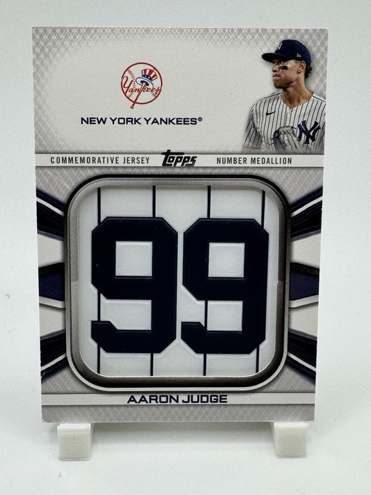 AARON JUDGE 2022 TOPPS SERIES 1 COMMEMORATIVE JERSEY NUMBER MEDALLION #JNM-AJ