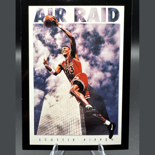 1994 SkyBox Premium #321 Scottie Pippen Air Raid