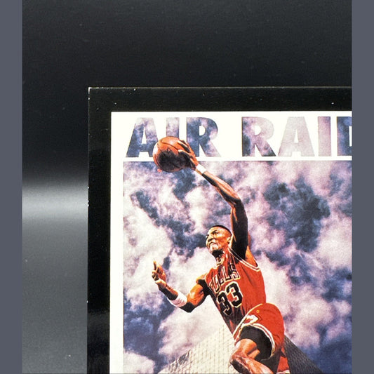 1994 SkyBox Premium #321 Scottie Pippen Air Raid