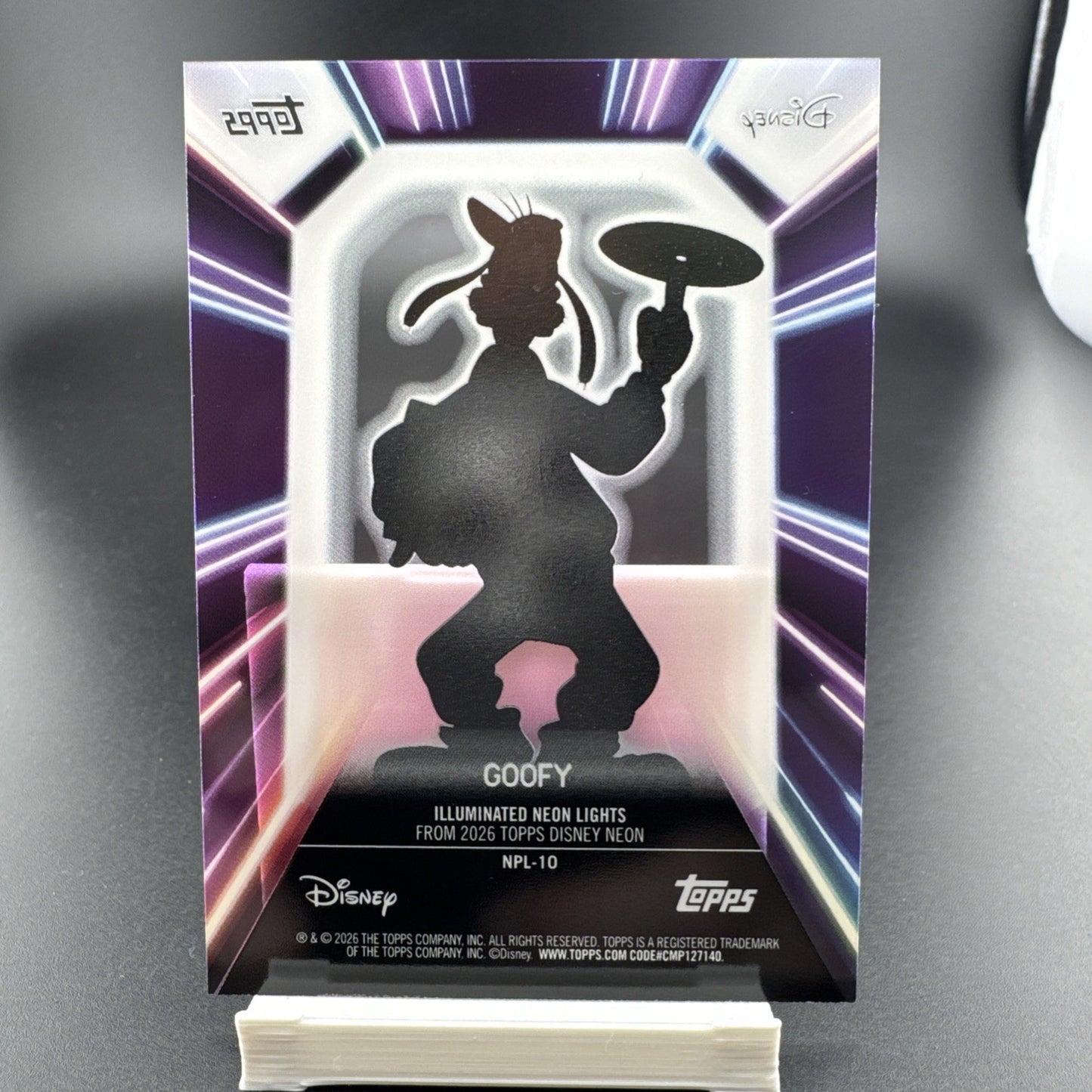 Topps 2026 Disney Neon Illuminated Goofy #NPL-10 Illuminated Neon Lights