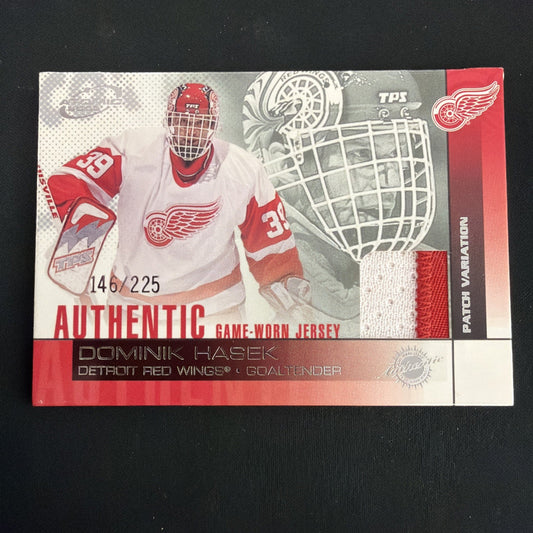 2002-03 Pacific Atomic - Game-Worn Jerseys Dominik Hasek #6 Patch /225 (MEM)