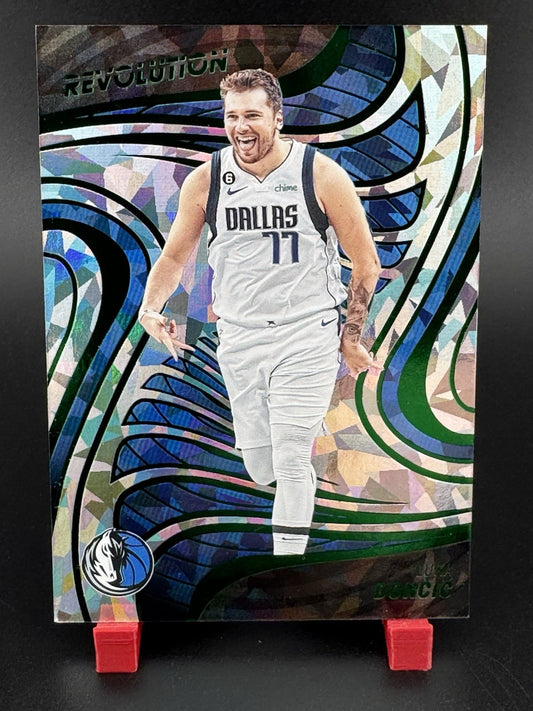 2022-23 Panini Revolution Chinese New Year Emerald 39/88 Luka Doncic #36