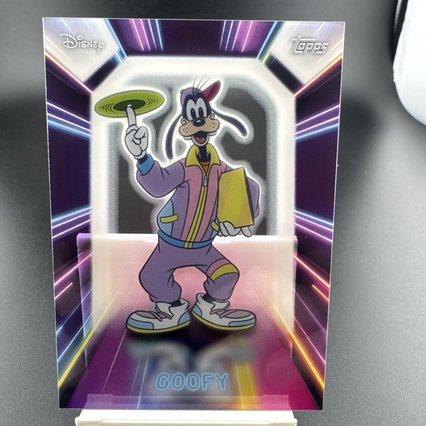 Topps 2026 Disney Neon Illuminated Goofy #NPL-10 Illuminated Neon Lights