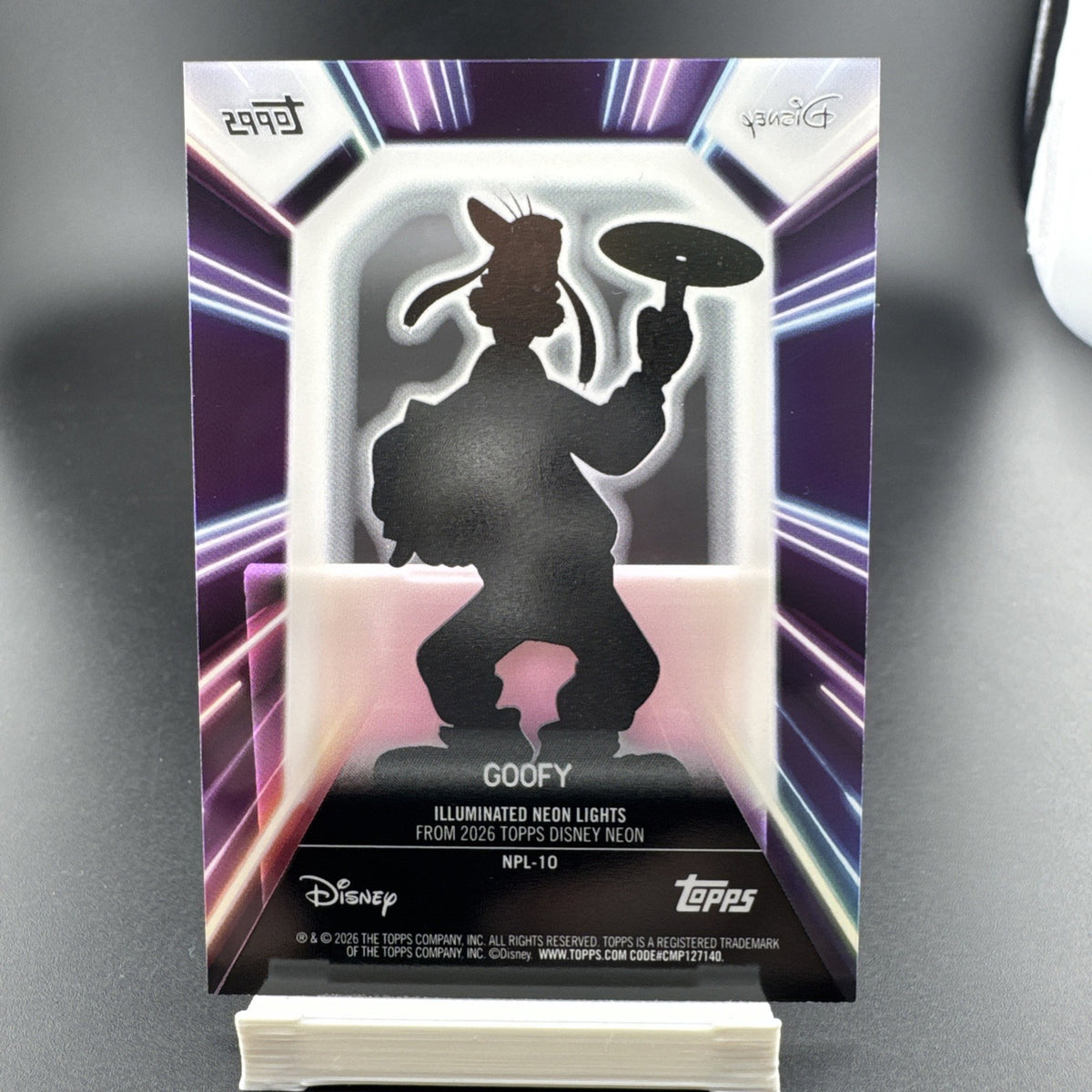 Topps 2026 Disney Neon Illuminated Goofy #NPL-10 Illuminated Neon Lights