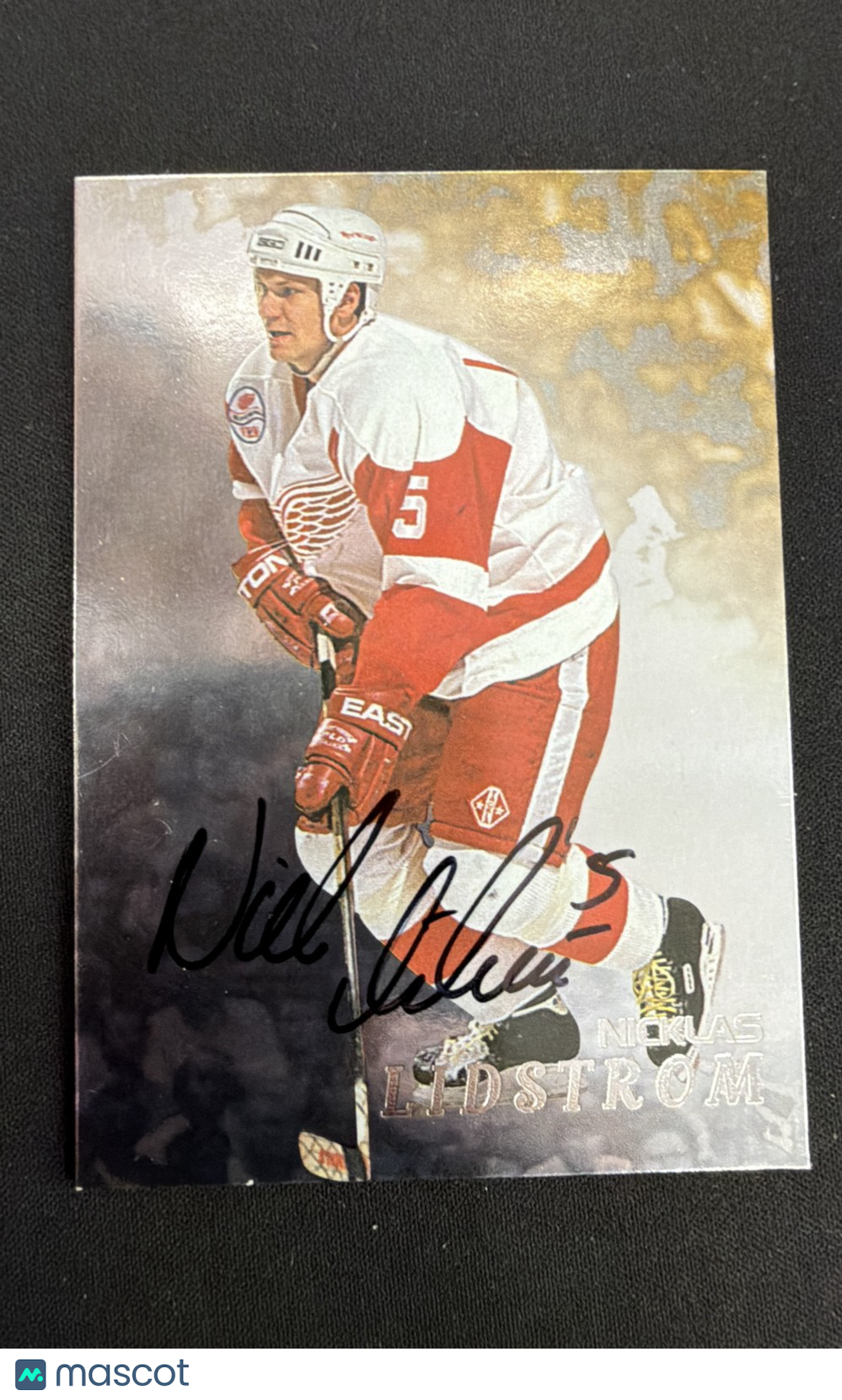 1998-99 In the Game Be A Player - Nicklas Lidstrom #197 Gold Autographs (AU)
