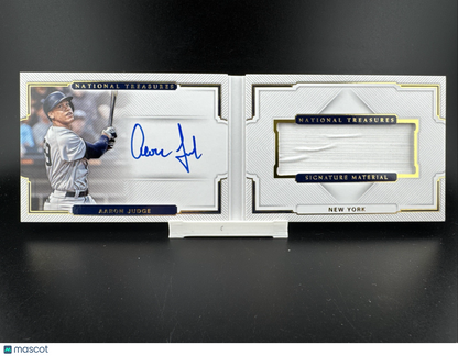 2018 National Treasures Aaron Judge 9/25 Signature Material Booklet #SMB-AJ Auto