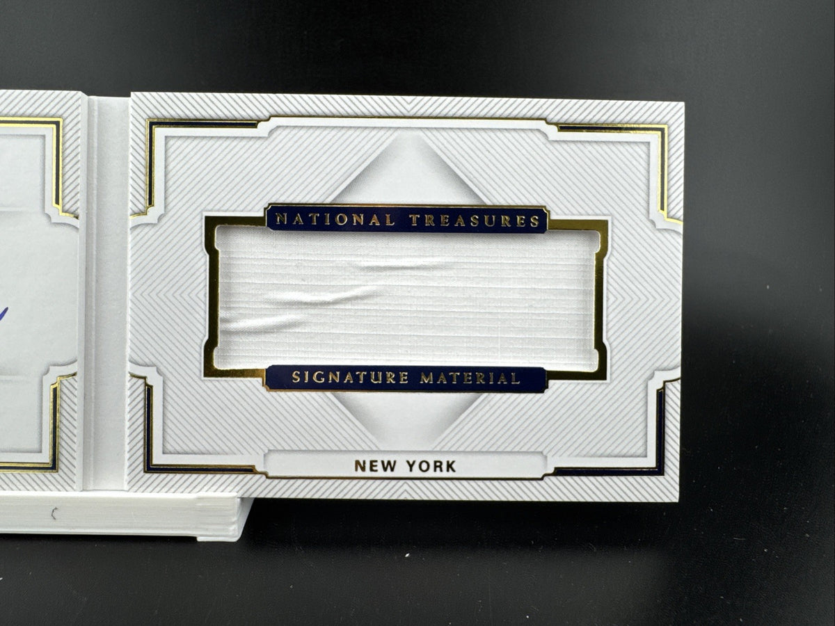 2018 National Treasures Aaron Judge 9/25 Signature Material Booklet #SMB-AJ Auto