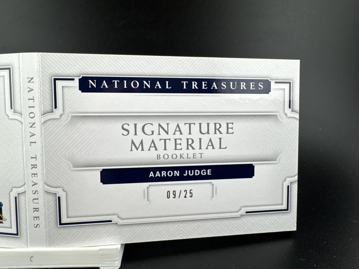 2018 National Treasures Aaron Judge 9/25 Signature Material Booklet #SMB-AJ Auto