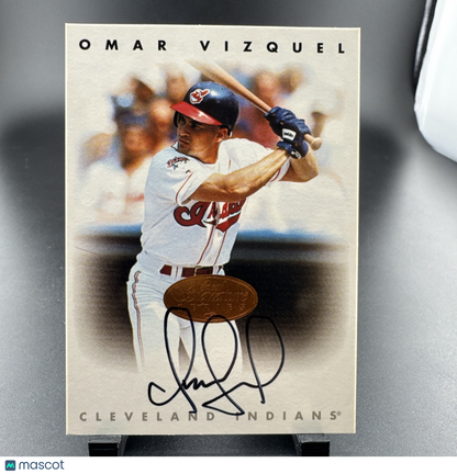1996 Leaf Signature Series Auto Bronze Omar Vizquel Auto Cleveland Indians Card