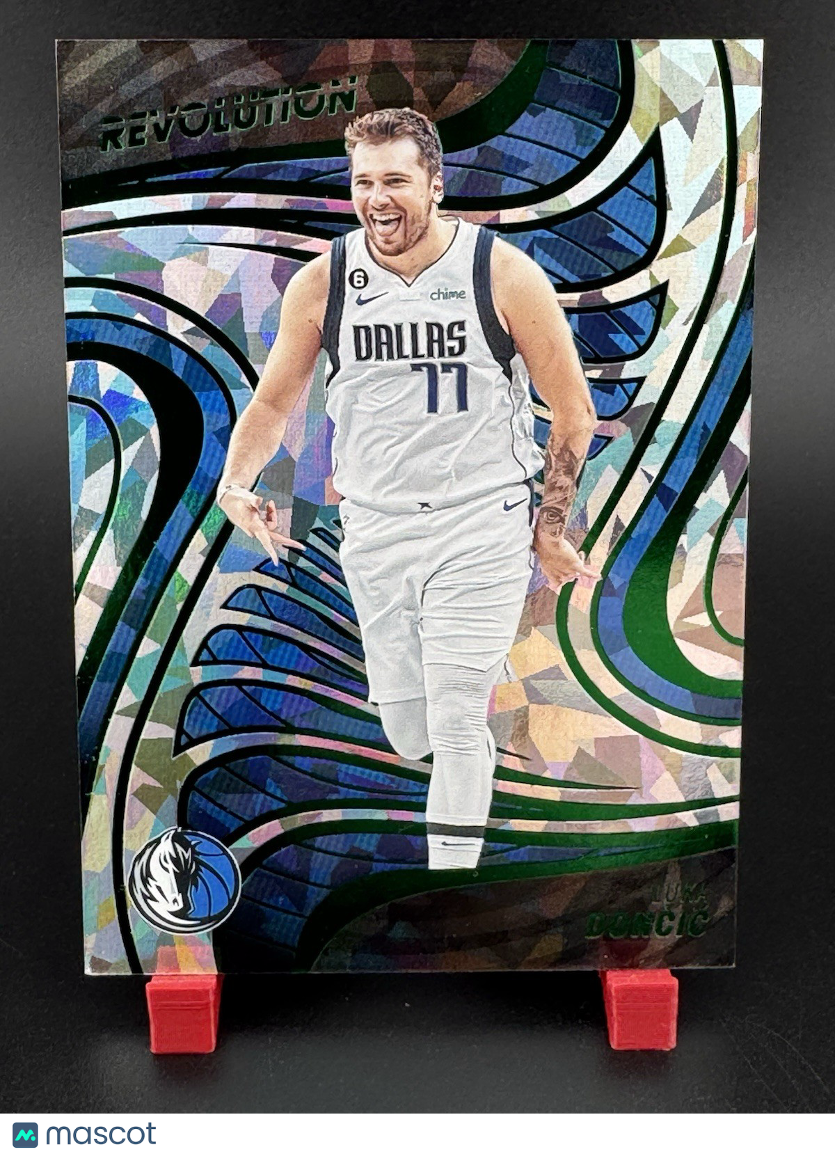 2022-23 Panini Revolution Chinese New Year Emerald 39/88 Luka Doncic #36